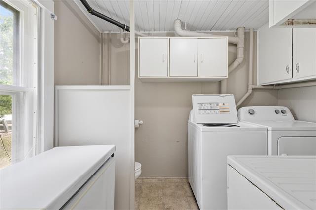 377 Main St, St Adolphe, MB - Indoor Photo Showing Laundry Room