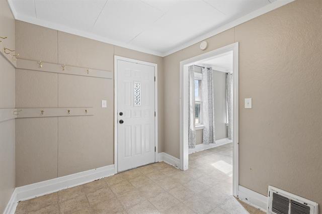 377 Main St, St Adolphe, MB - Indoor Photo Showing Other Room