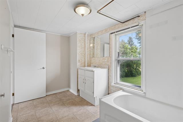 377 Main St, St Adolphe, MB - Indoor Photo Showing Bathroom