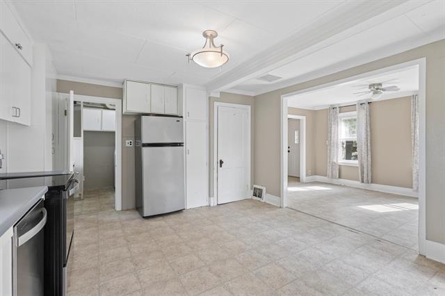 377 Main St, St Adolphe, MB - Indoor Photo Showing Kitchen