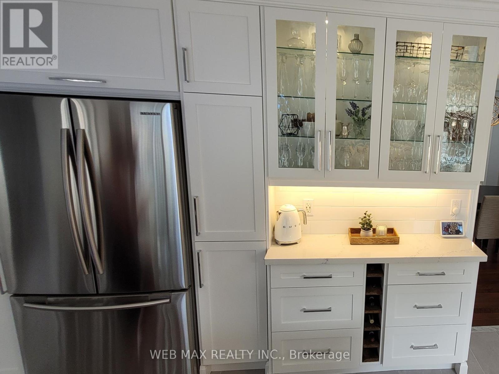 newer appliances included - 22 Ashbury Crescent, Caledon, ON - Indoor Photo Showing Kitchen