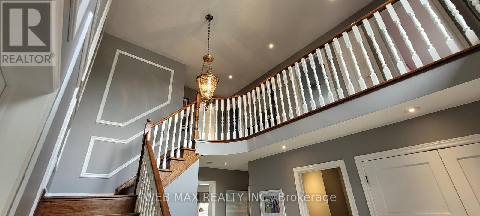includes light fixture in grand 17 foot foyer - 22 Ashbury Crescent, Caledon, ON - Indoor Photo Showing Other Room