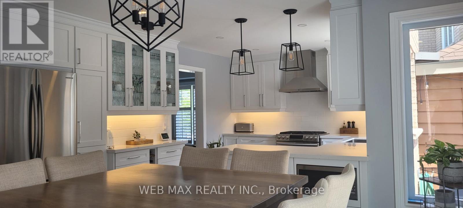 Pantry,porcelain floor, quartz counters, gas stove - 22 Ashbury Crescent, Caledon, ON - Indoor