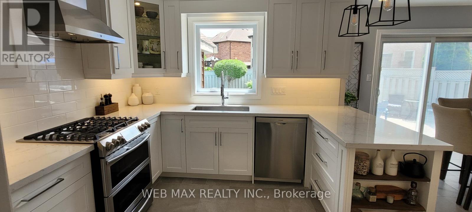 gas stove, dishwasher, double deep sink,potlights - 22 Ashbury Crescent, Caledon, ON - Indoor Photo Showing Kitchen With Upgraded Kitchen
