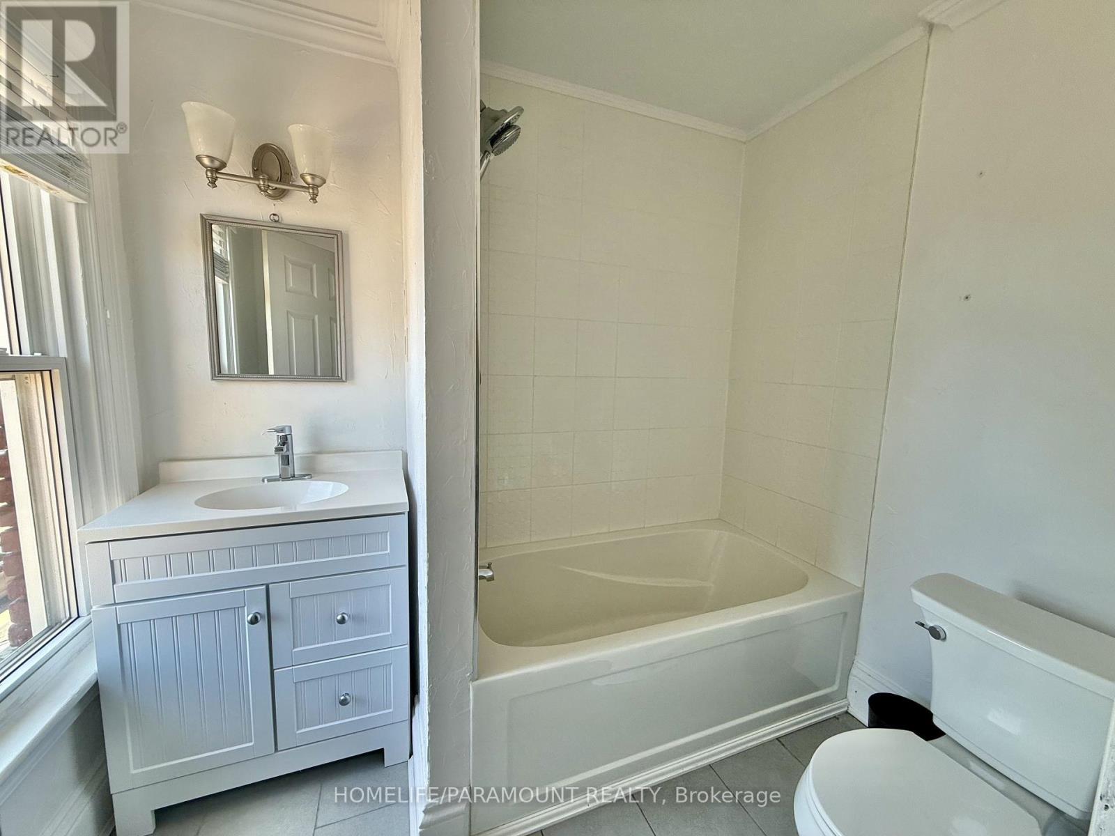 44 Bristol Street, Hamilton, ON - Indoor Photo Showing Bathroom
