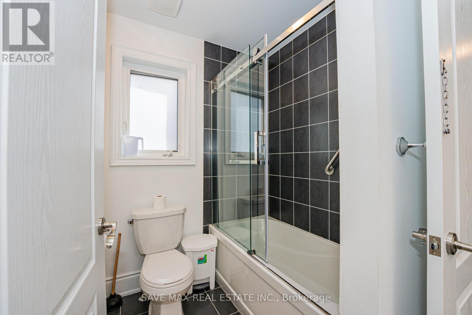 86 Sunset Way, Thorold, ON - Indoor Photo Showing Bathroom