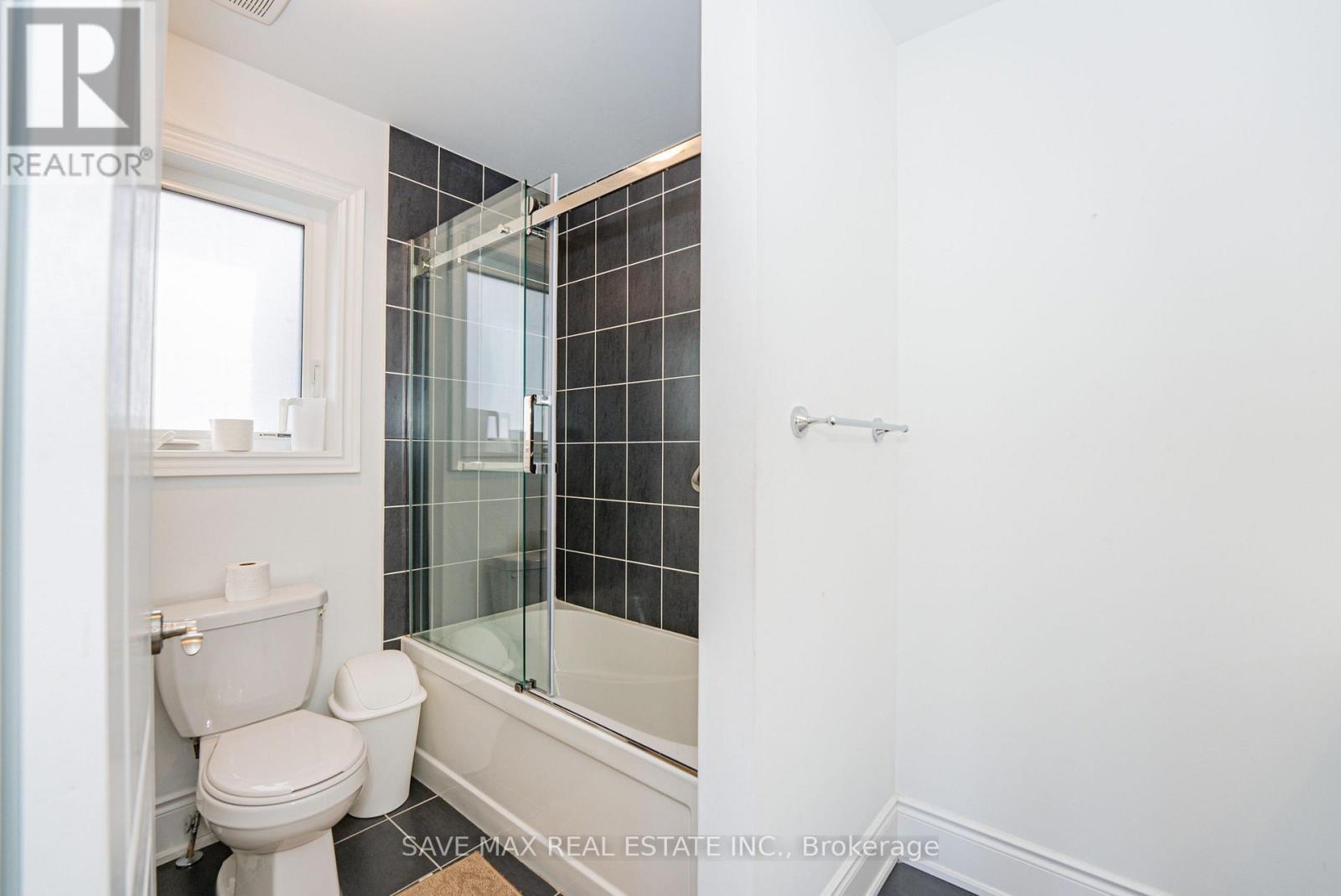 86 Sunset Way, Thorold, ON - Indoor Photo Showing Bathroom