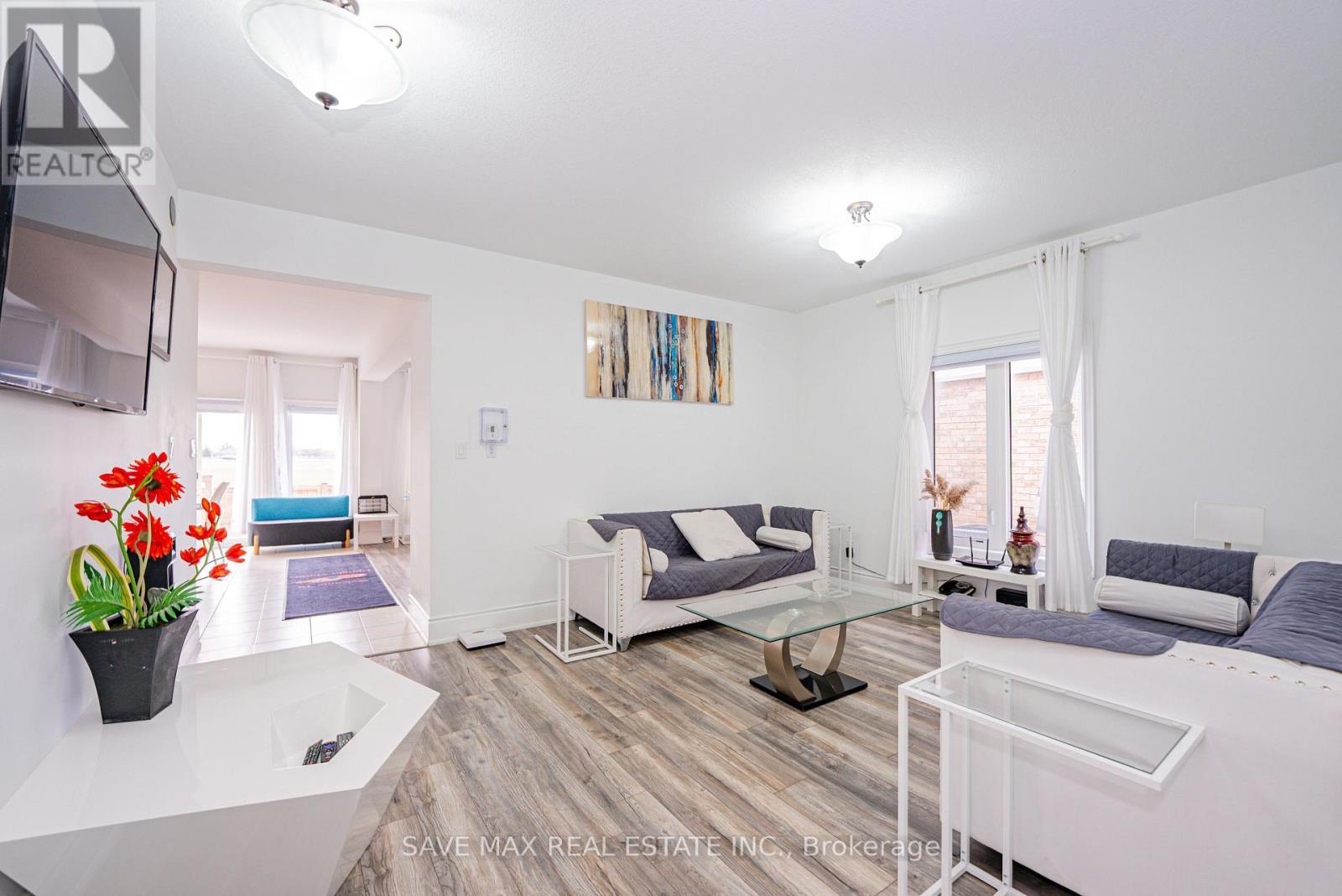 86 Sunset Way, Thorold, ON - Indoor Photo Showing Living Room