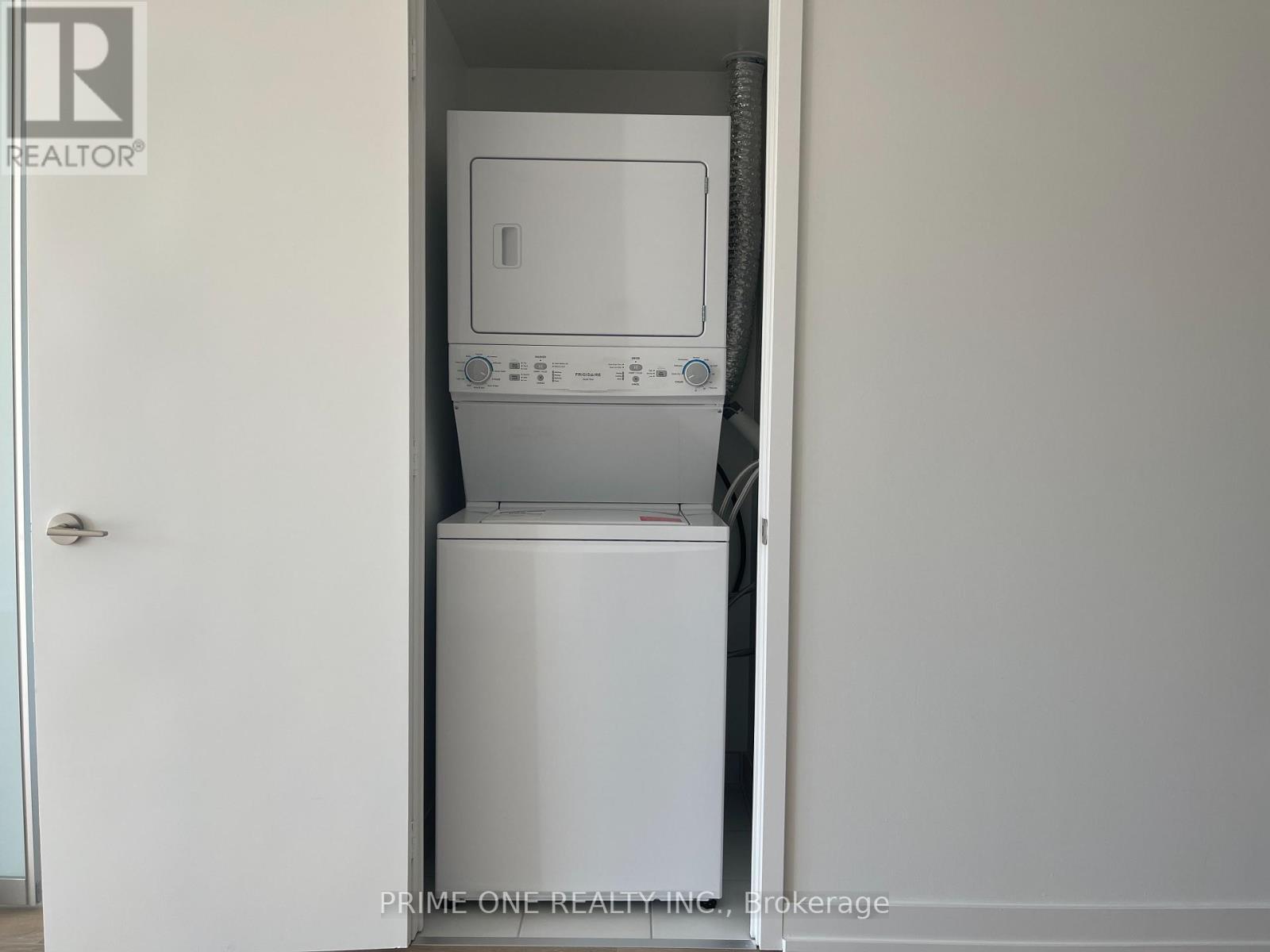 1114 - 158 Front Street E, Toronto, ON - Indoor Photo Showing Laundry Room