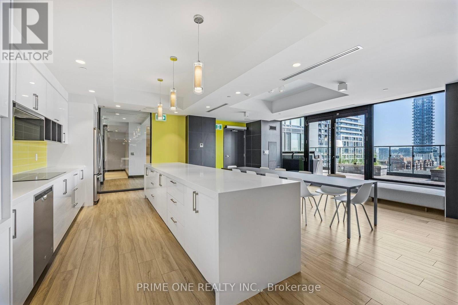 1114 - 158 Front Street E, Toronto, ON - Indoor Photo Showing Kitchen With Upgraded Kitchen