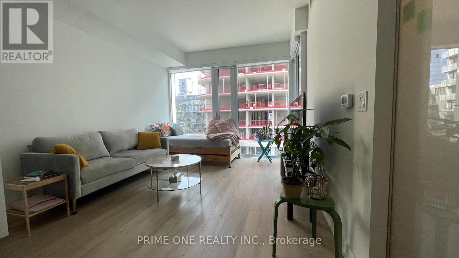 1114 - 158 Front Street E, Toronto, ON - Indoor Photo Showing Living Room