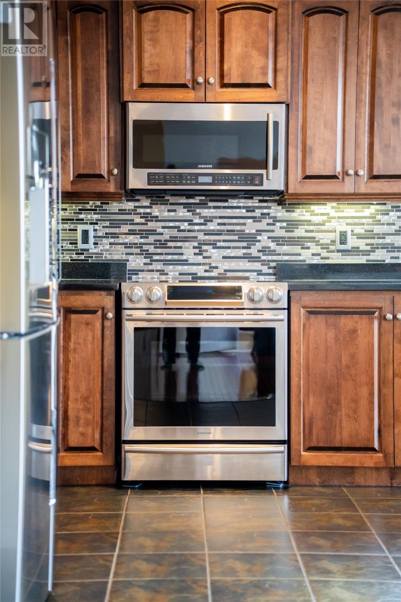 206 Summit Drive, Paradise, NL - Indoor Photo Showing Kitchen