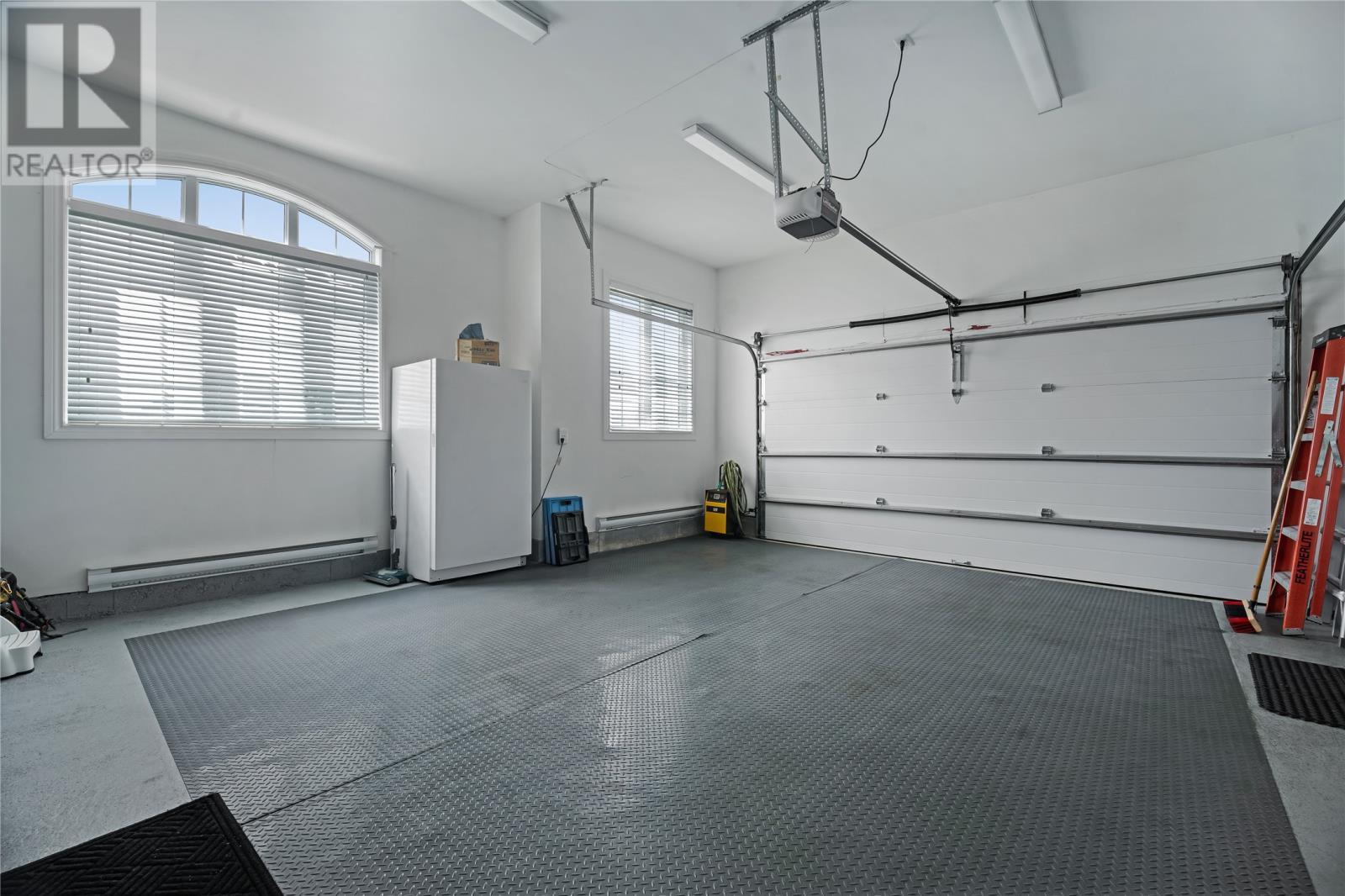 206 Summit Drive, Paradise, NL - Indoor Photo Showing Garage