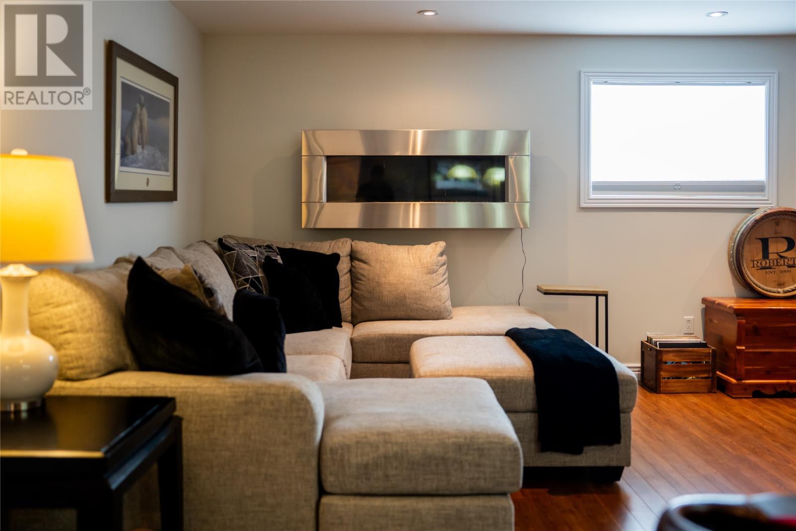 206 Summit Drive, Paradise, NL - Indoor Photo Showing Living Room