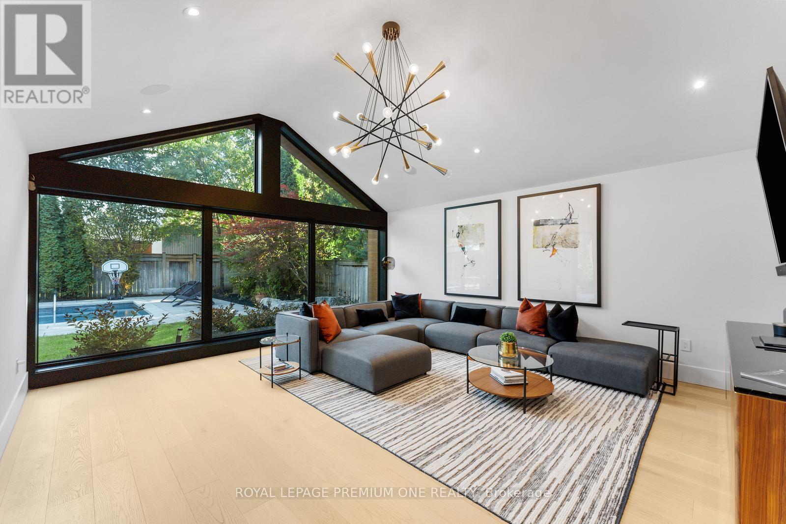 49 Norman Drive, King, ON - Indoor Photo Showing Other Room