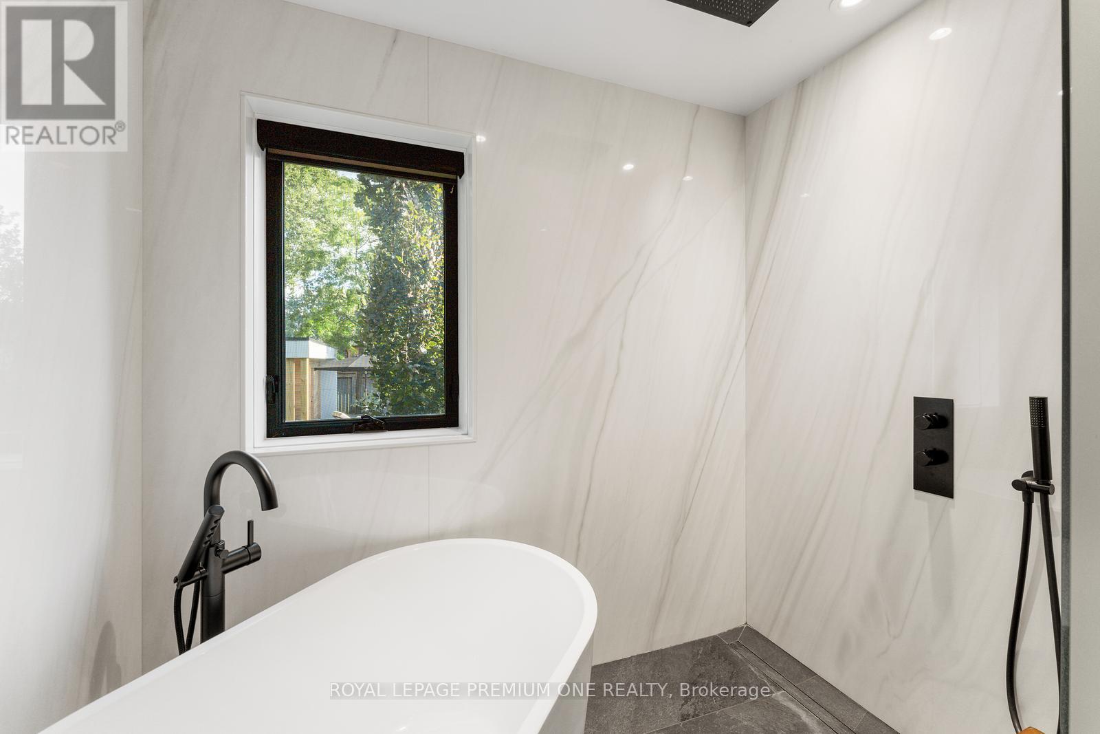 49 Norman Drive, King, ON - Indoor Photo Showing Bathroom