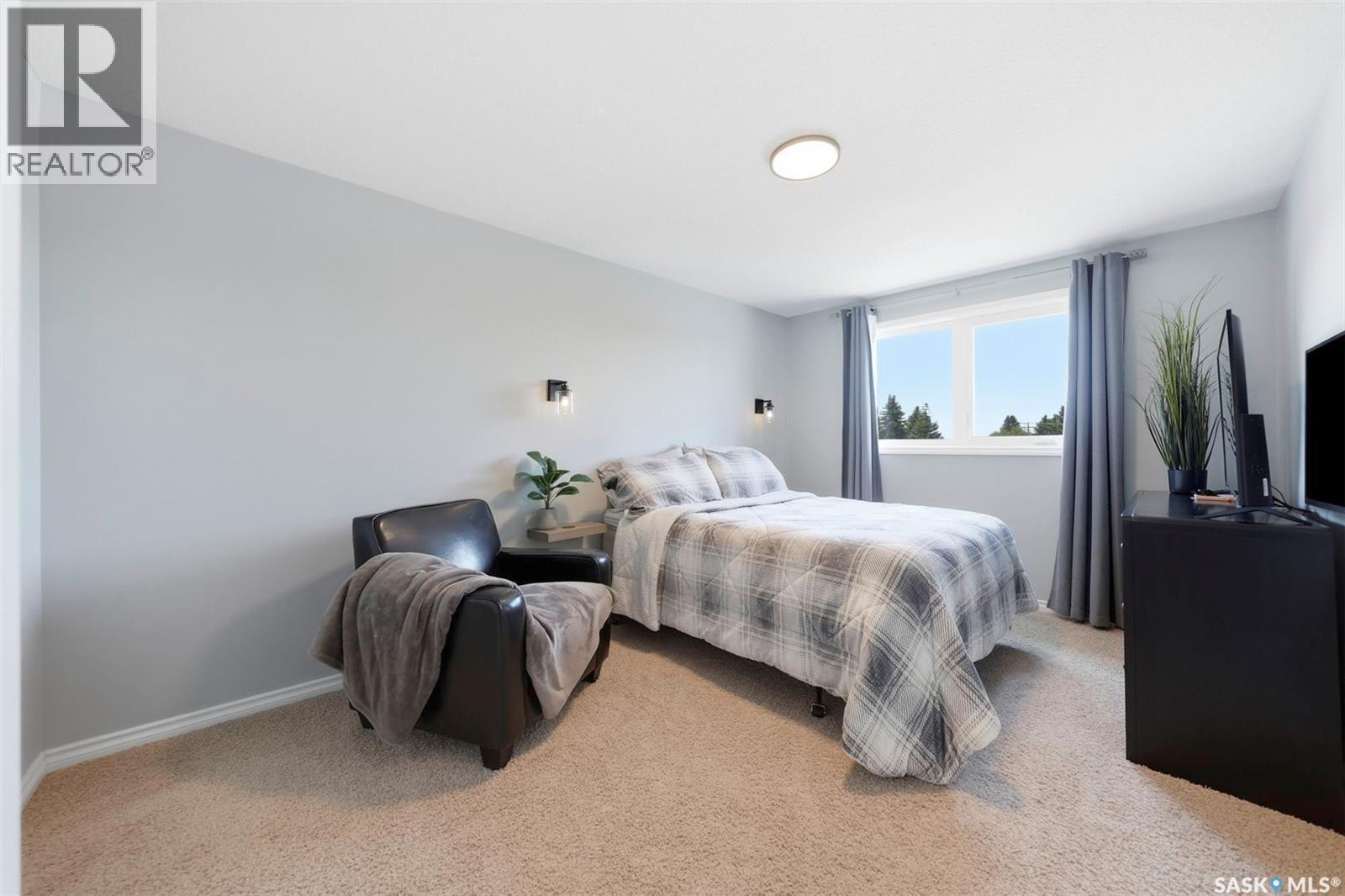 203 515 28Th Street E, Prince Albert, SK - Indoor Photo Showing Bedroom