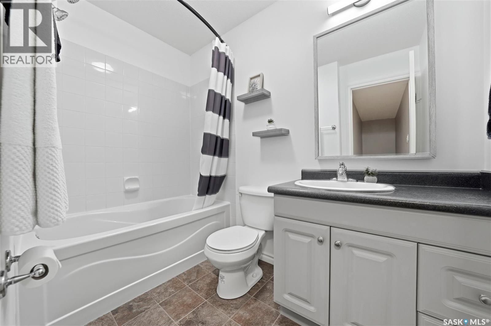 203 515 28Th Street E, Prince Albert, SK - Indoor Photo Showing Bathroom