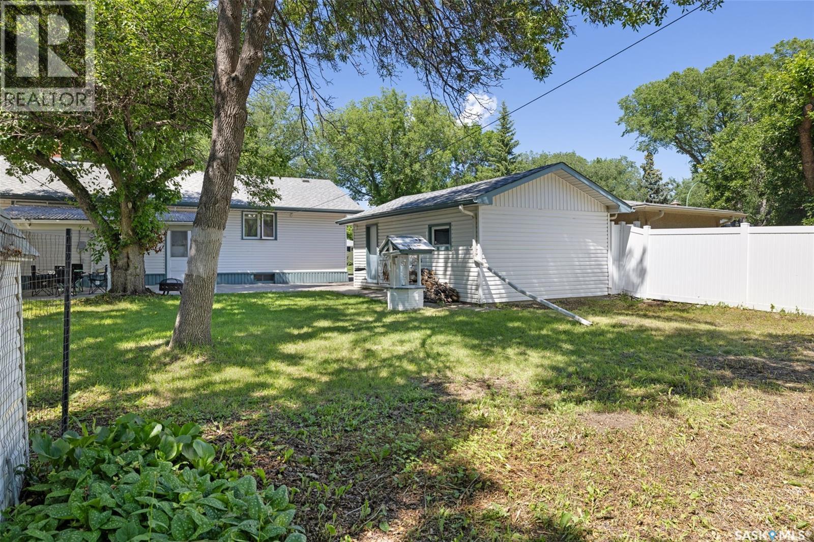 4343 England Road, Regina, SK - Outdoor