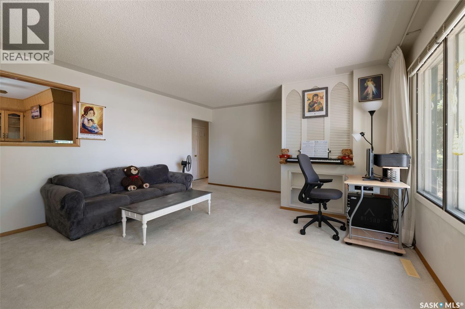 4343 England Road, Regina, SK - Indoor