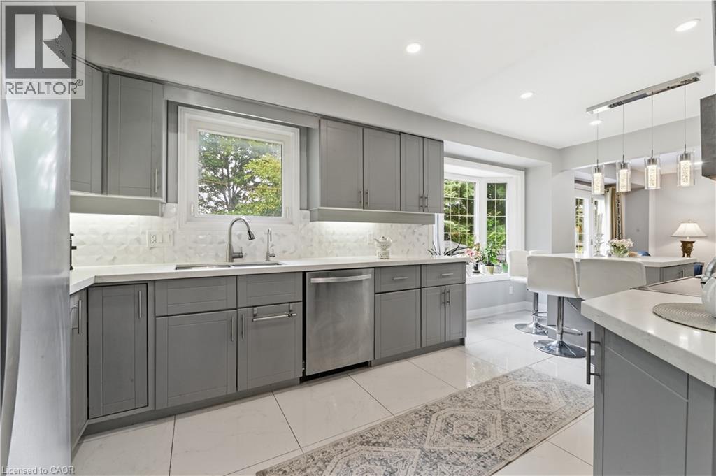 512 Hawthorne Crescent, Milton, ON - Indoor Photo Showing Kitchen