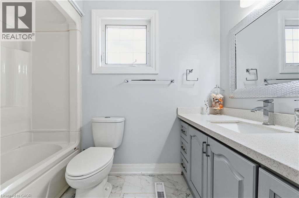 512 Hawthorne Crescent, Milton, ON - Indoor Photo Showing Bathroom