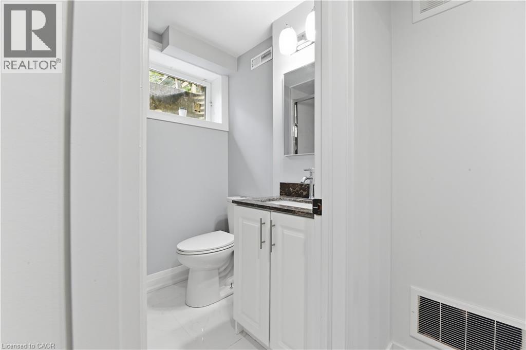 512 Hawthorne Crescent, Milton, ON - Indoor Photo Showing Bathroom