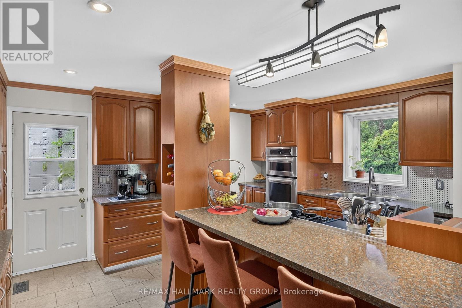 1100 Bathgate Drive, Ottawa, ON - Indoor Photo Showing Kitchen