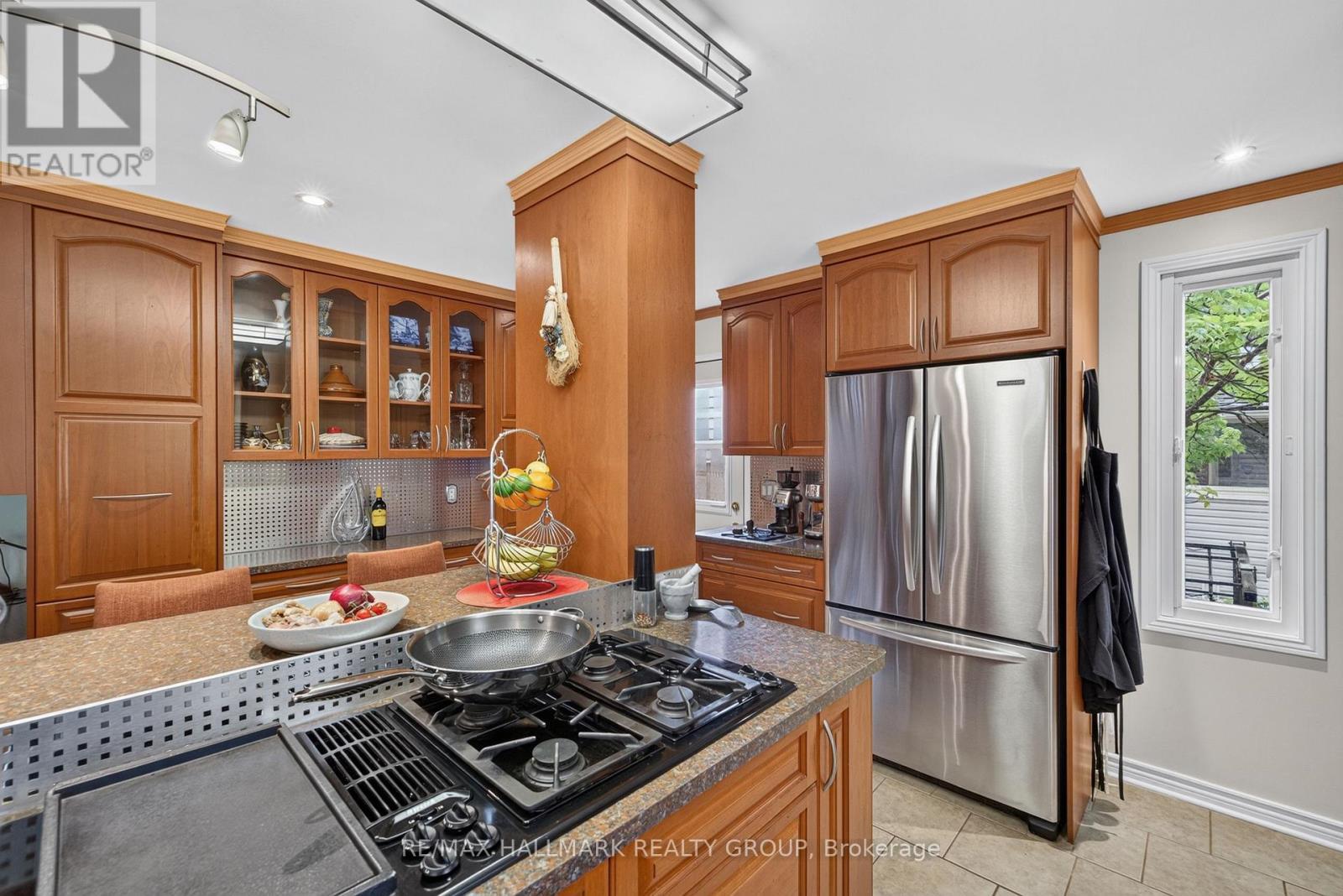 1100 Bathgate Drive, Ottawa, ON - Indoor Photo Showing Kitchen With Stainless Steel Kitchen