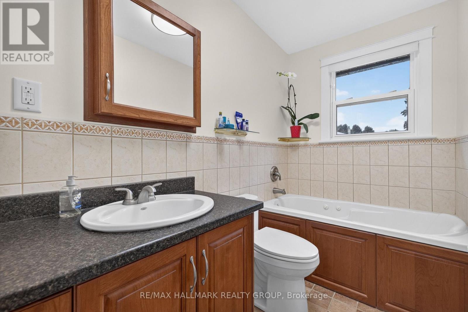 1100 Bathgate Drive, Ottawa, ON - Indoor Photo Showing Bathroom