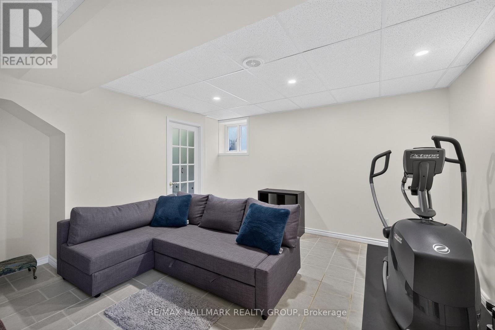 1100 Bathgate Drive, Ottawa, ON - Indoor