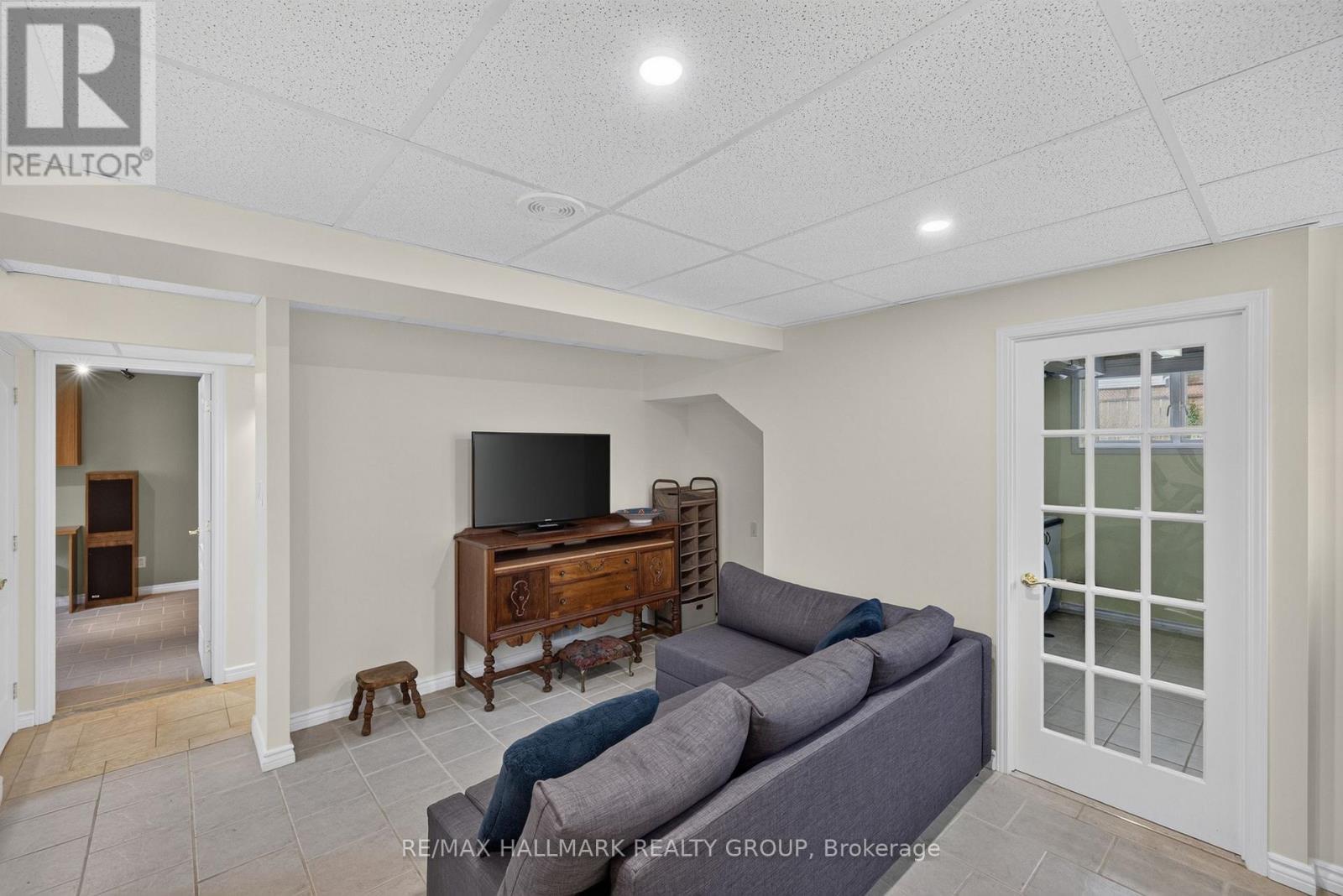 1100 Bathgate Drive, Ottawa, ON - Indoor