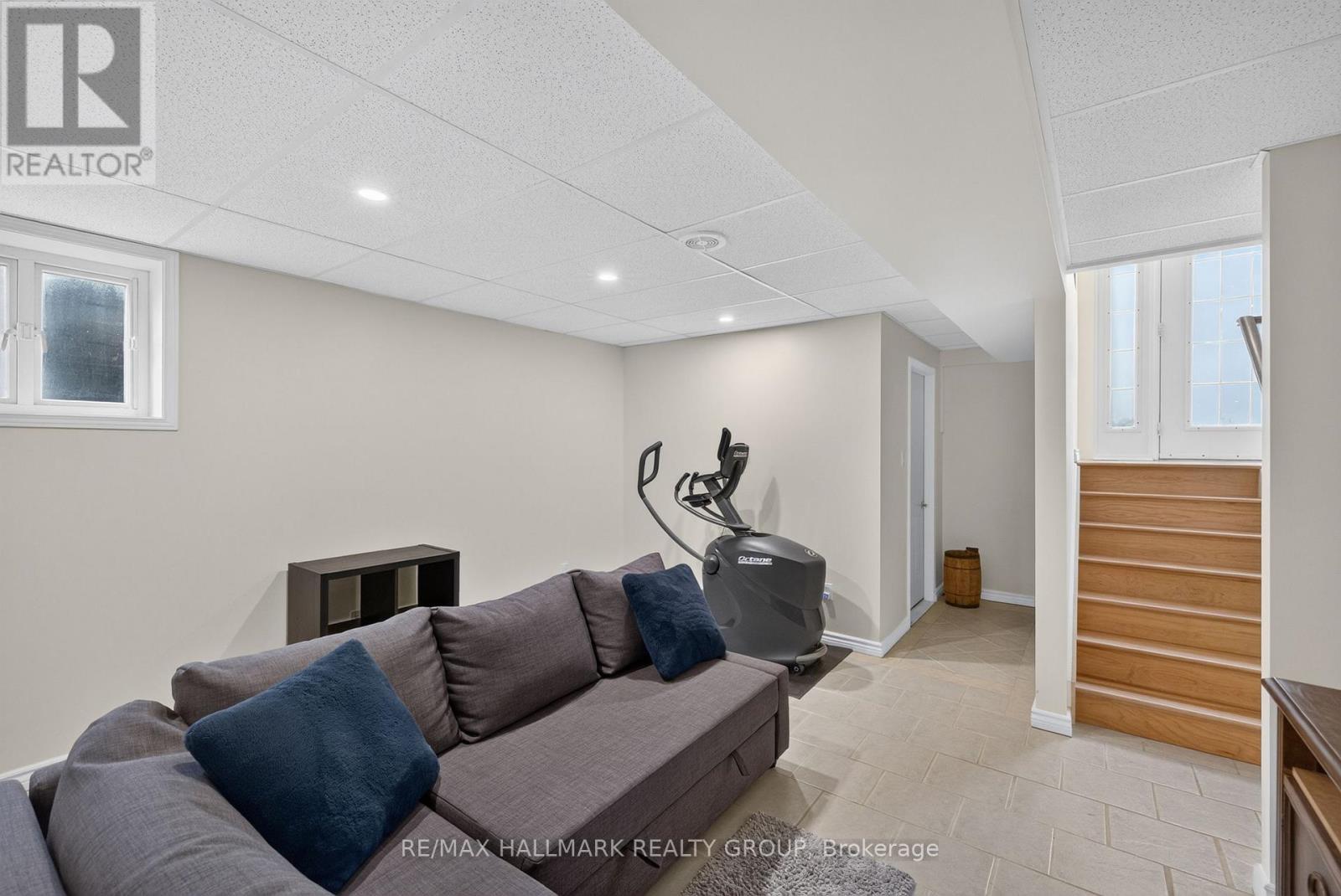 1100 Bathgate Drive, Ottawa, ON - Indoor