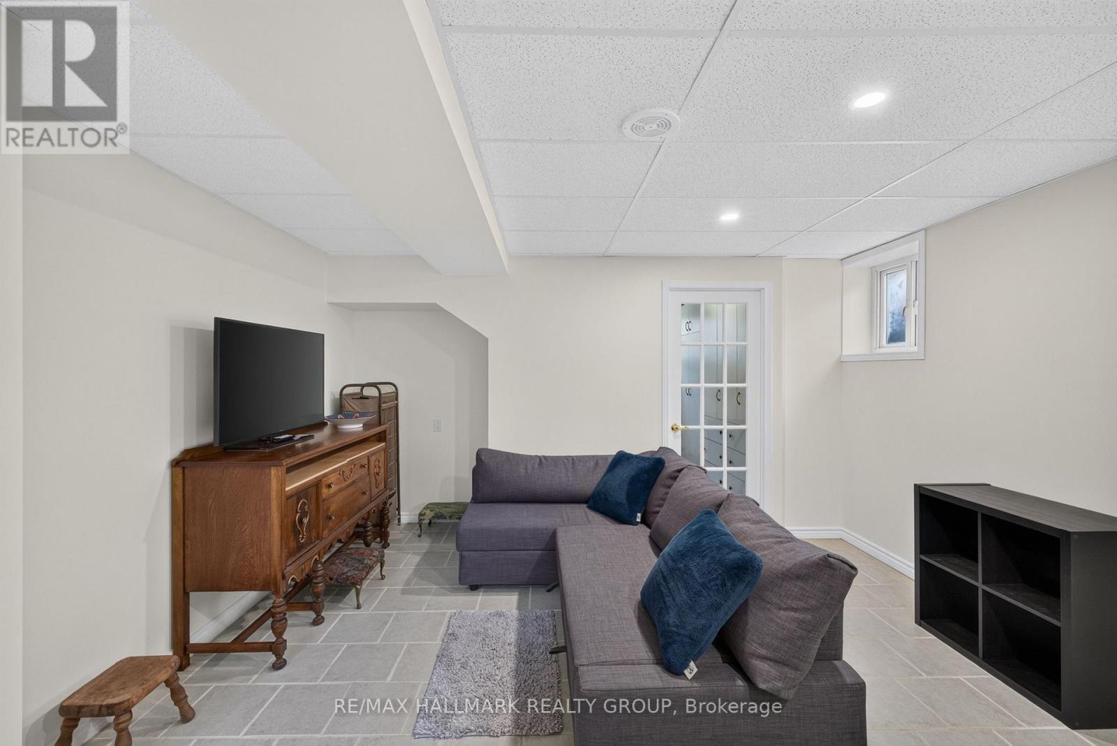 1100 Bathgate Drive, Ottawa, ON - Indoor