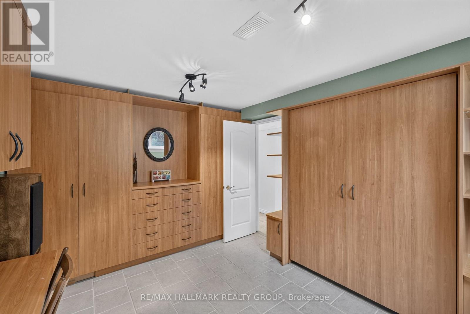 1100 Bathgate Drive, Ottawa, ON - Indoor Photo Showing Other Room