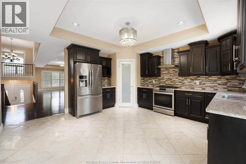 2988 Ruth, Windsor, ON - Indoor Photo Showing Kitchen With Upgraded Kitchen