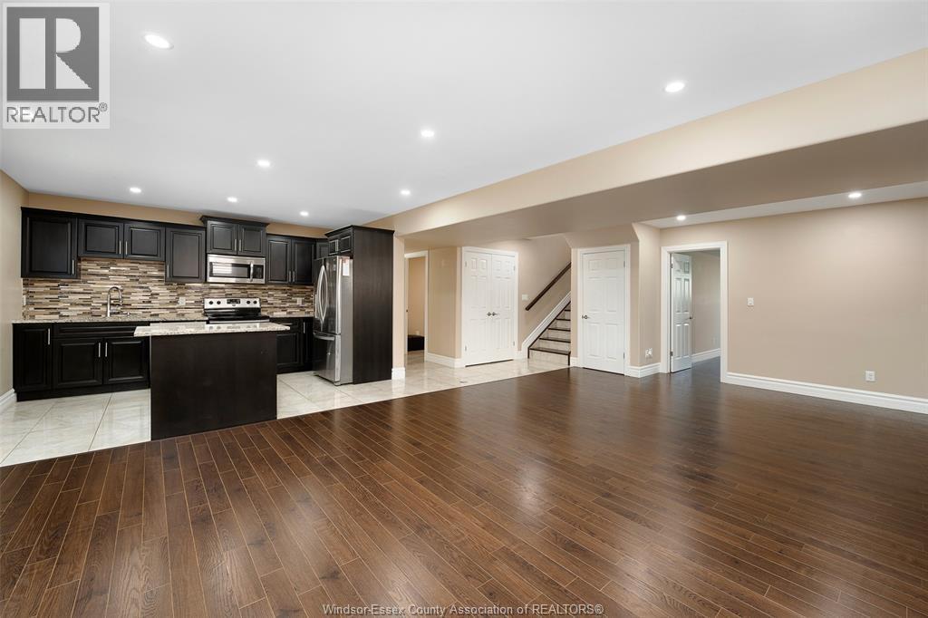 2988 Ruth, Windsor, ON - Indoor Photo Showing Kitchen With Upgraded Kitchen