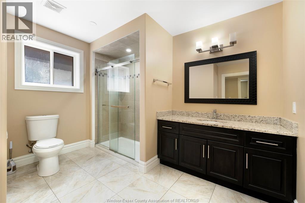 2988 Ruth, Windsor, ON - Indoor Photo Showing Bathroom