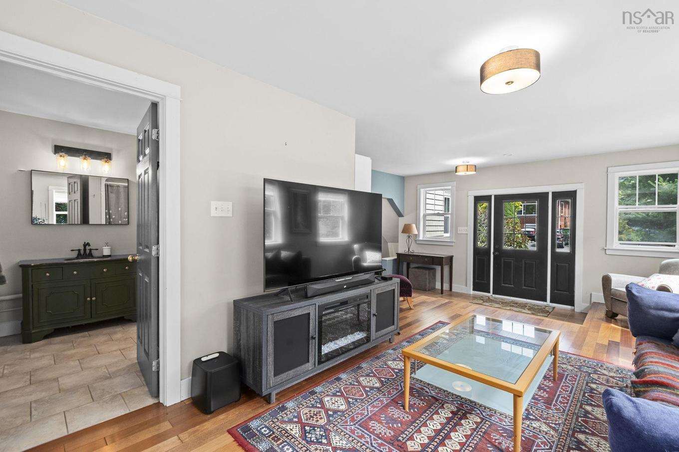 16 Lawnwood Avenue, Halifax, NS - Indoor Photo Showing Living Room