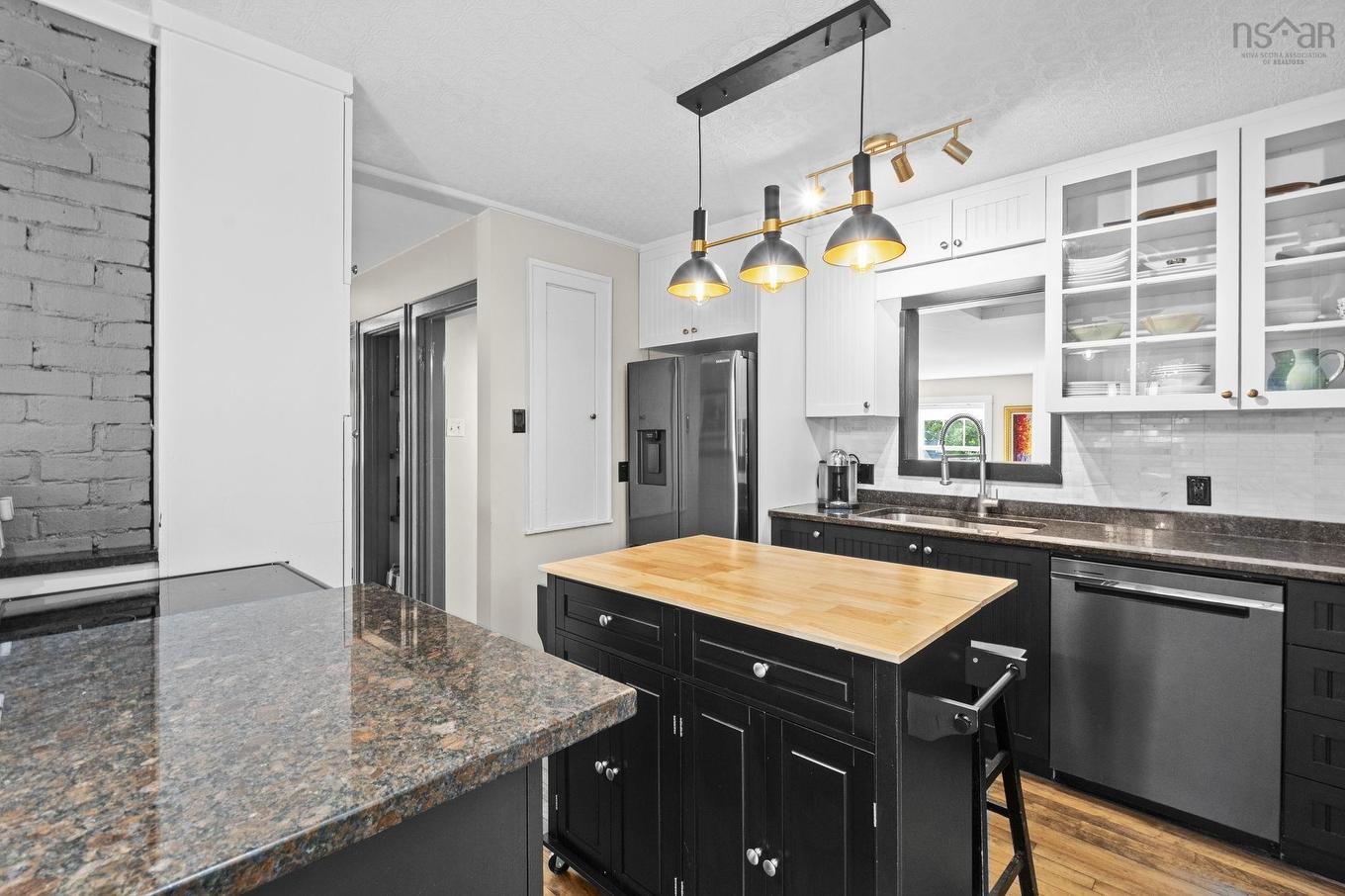 16 Lawnwood Avenue, Halifax, NS - Indoor Photo Showing Kitchen With Upgraded Kitchen