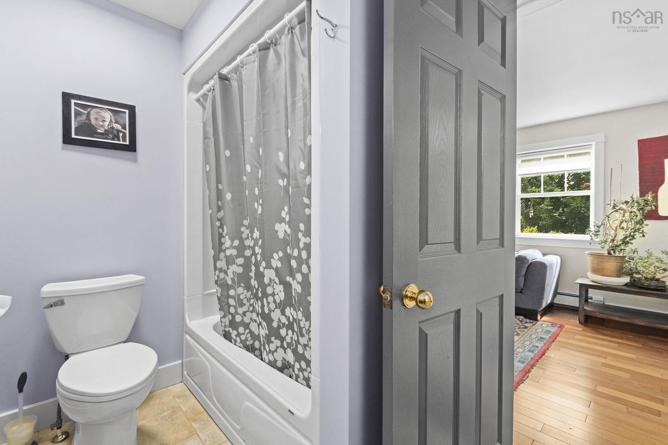 16 Lawnwood Avenue, Halifax, NS - Indoor Photo Showing Bathroom