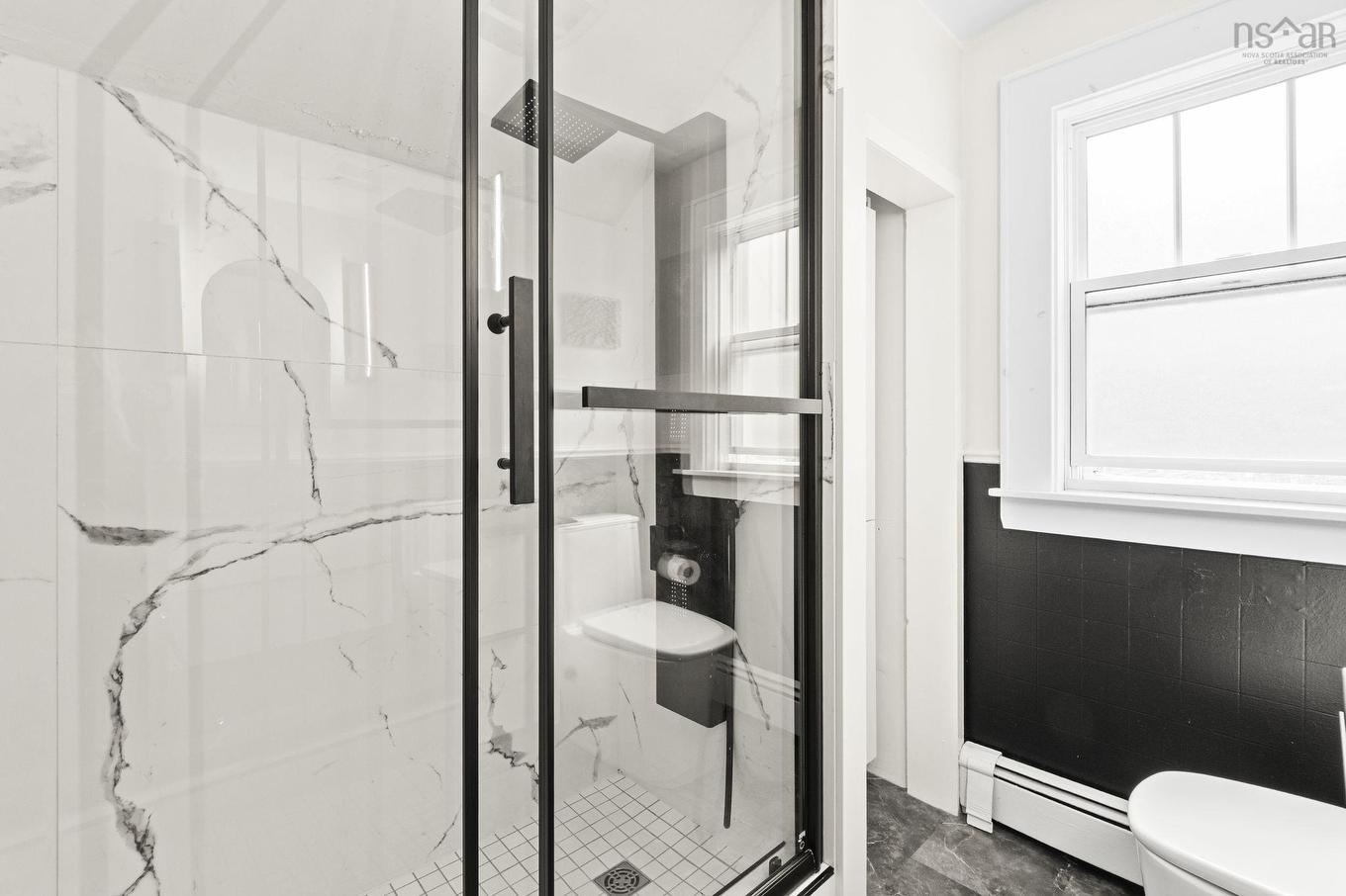 16 Lawnwood Avenue, Halifax, NS - Indoor Photo Showing Bathroom