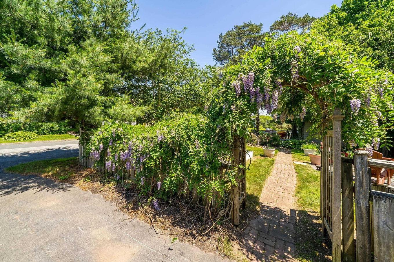 16 Lawnwood Avenue, Halifax, NS - Outdoor