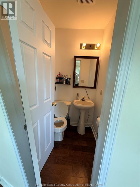 3199 Mark, Windsor, ON - Indoor Photo Showing Bathroom
