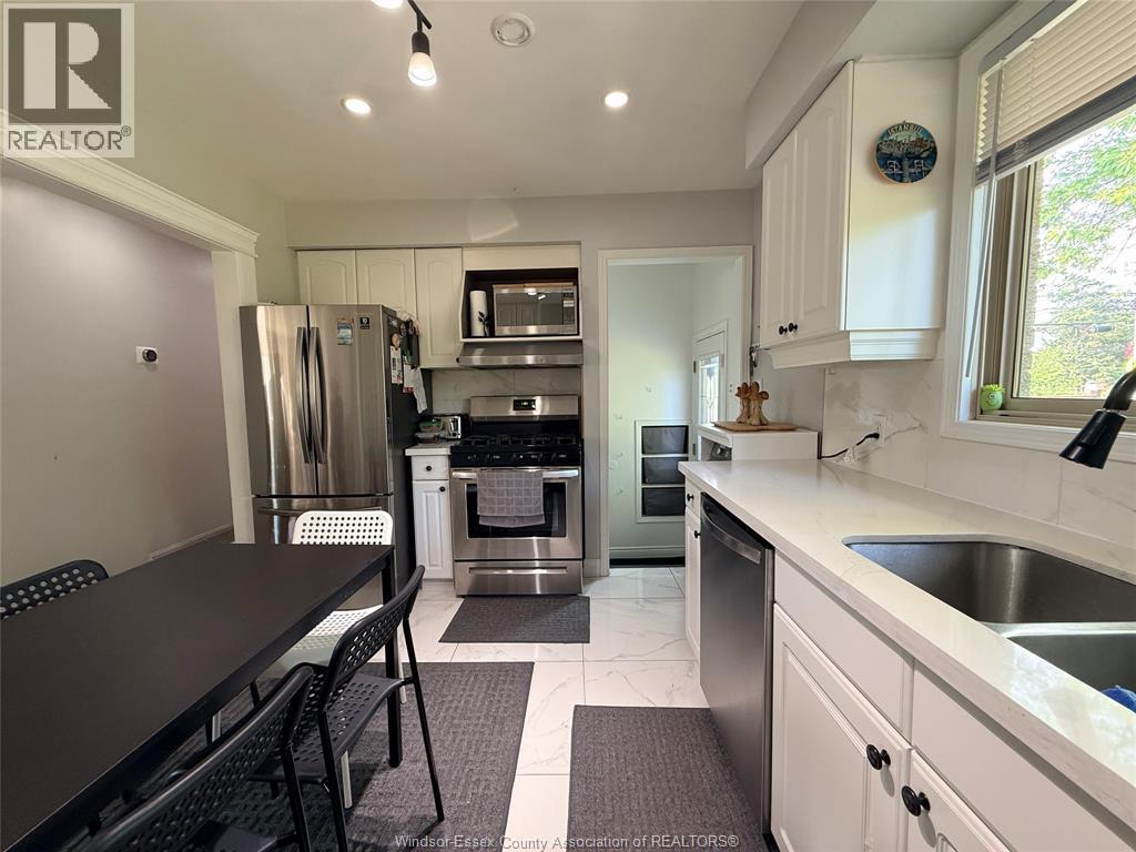 3199 Mark, Windsor, ON - Indoor Photo Showing Kitchen