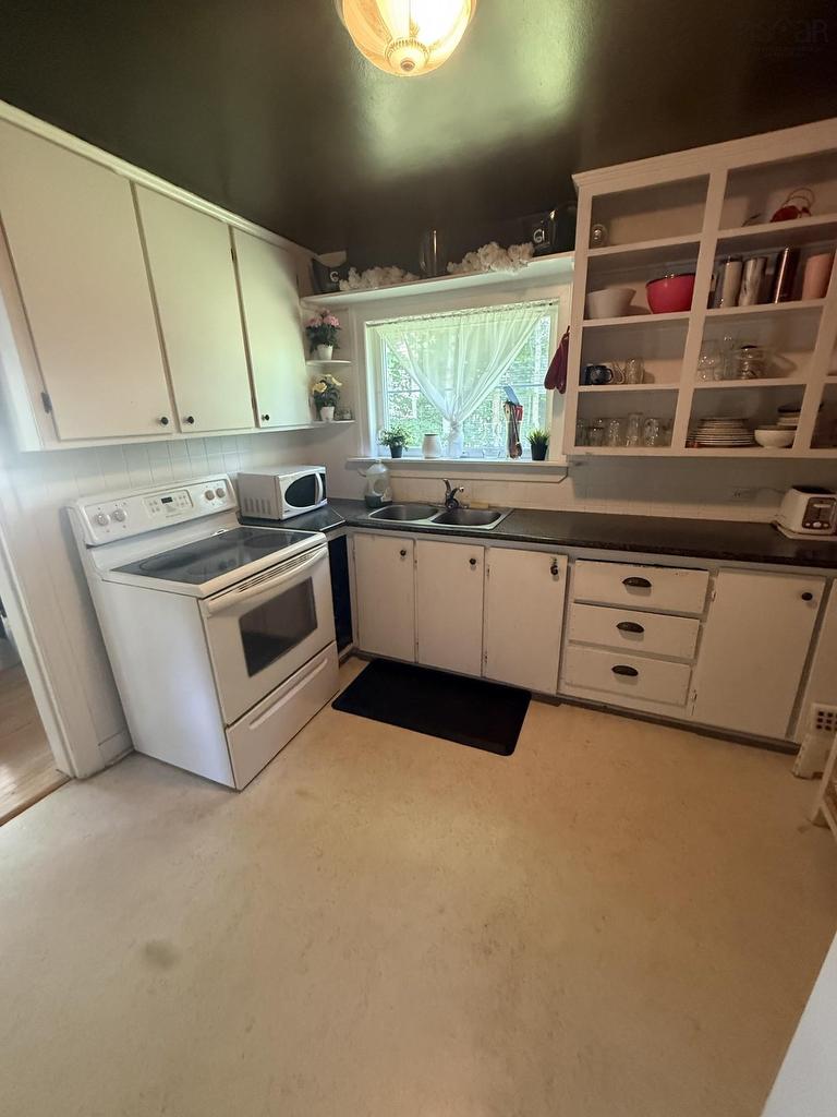 114 Hawthorne Street, Antigonish, NS - Indoor Photo Showing Kitchen With Double Sink