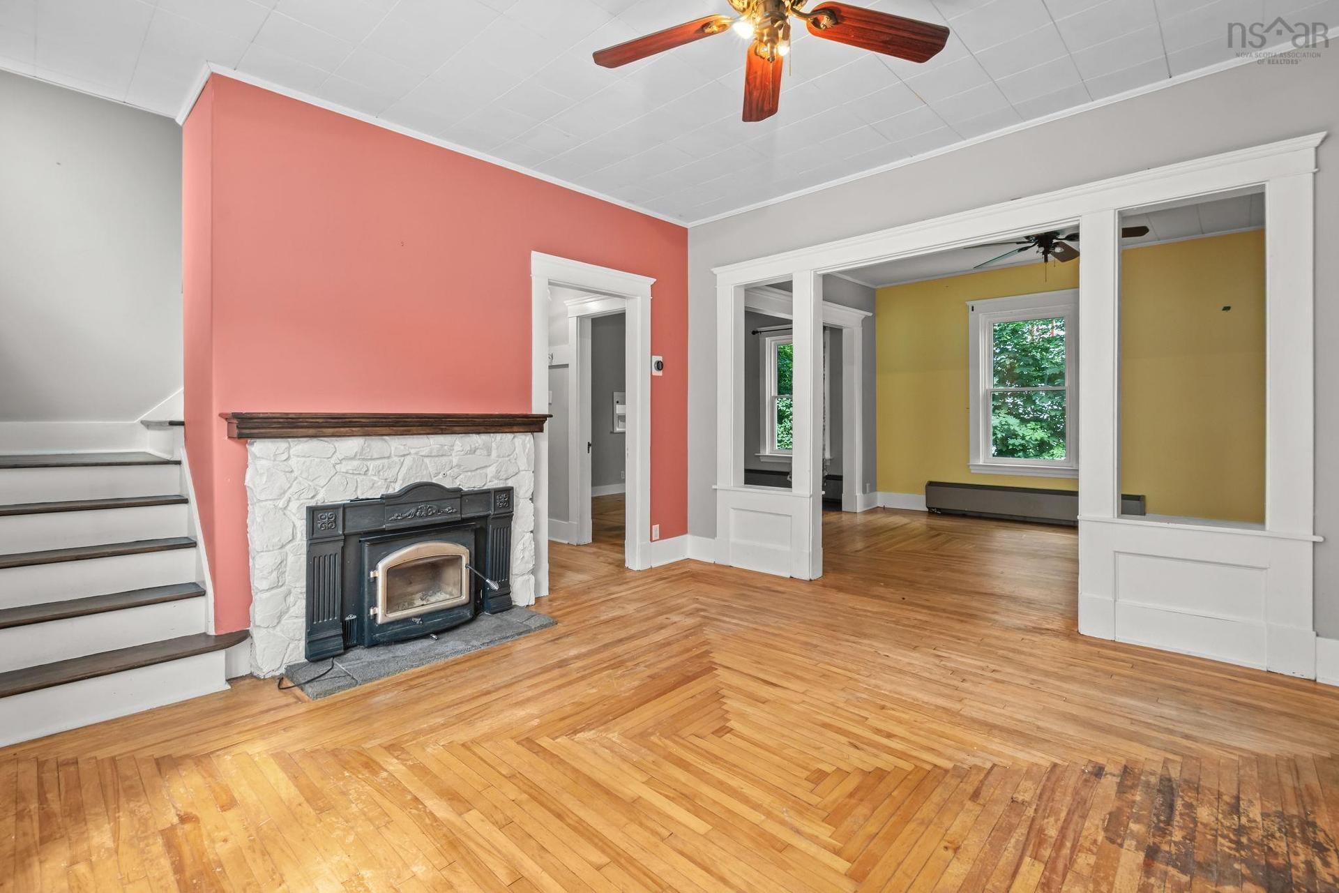 475 Albert Street, Windsor, NS - Indoor Photo Showing Living Room With Fireplace