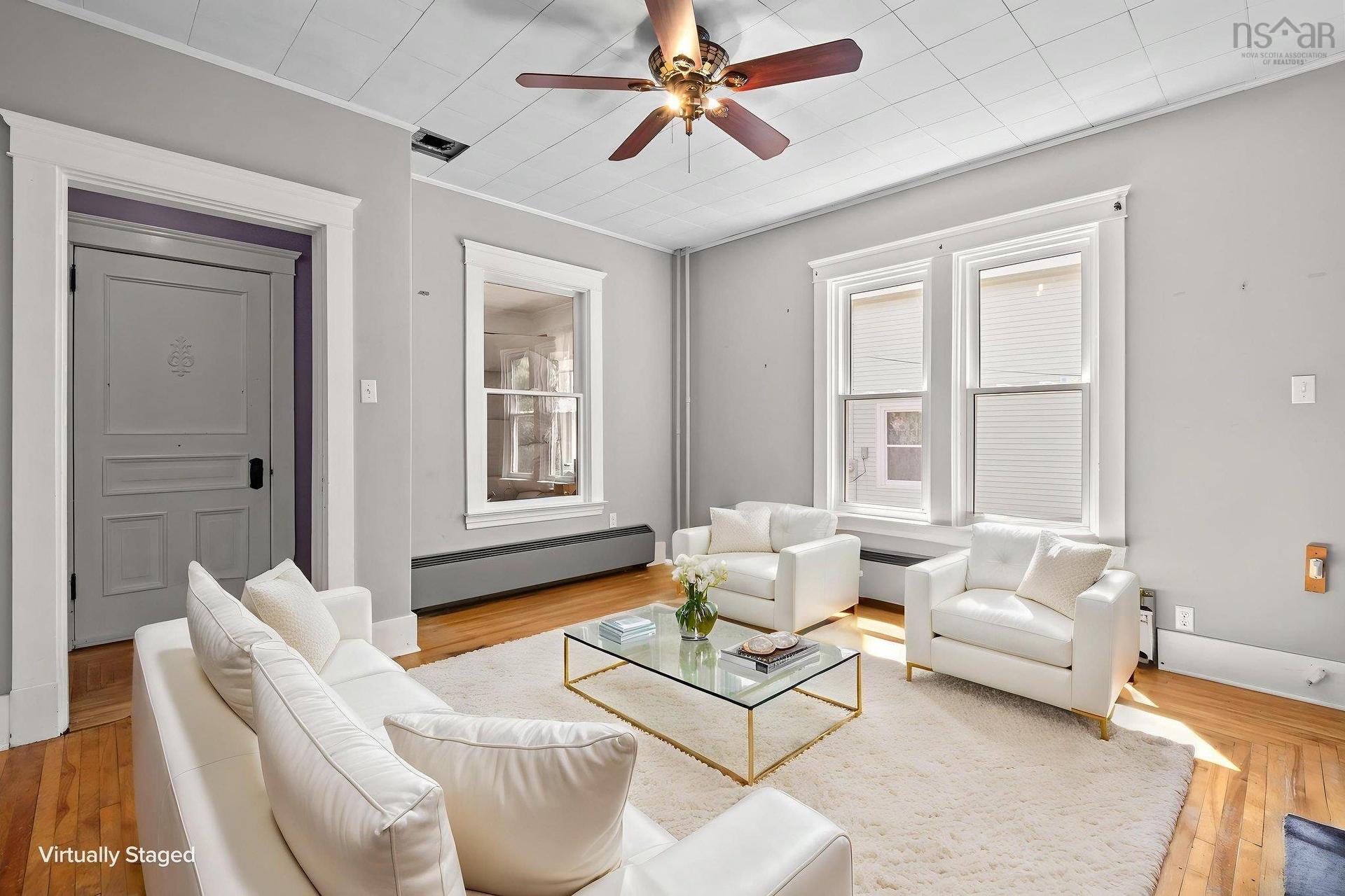 475 Albert Street, Windsor, NS - Indoor Photo Showing Living Room