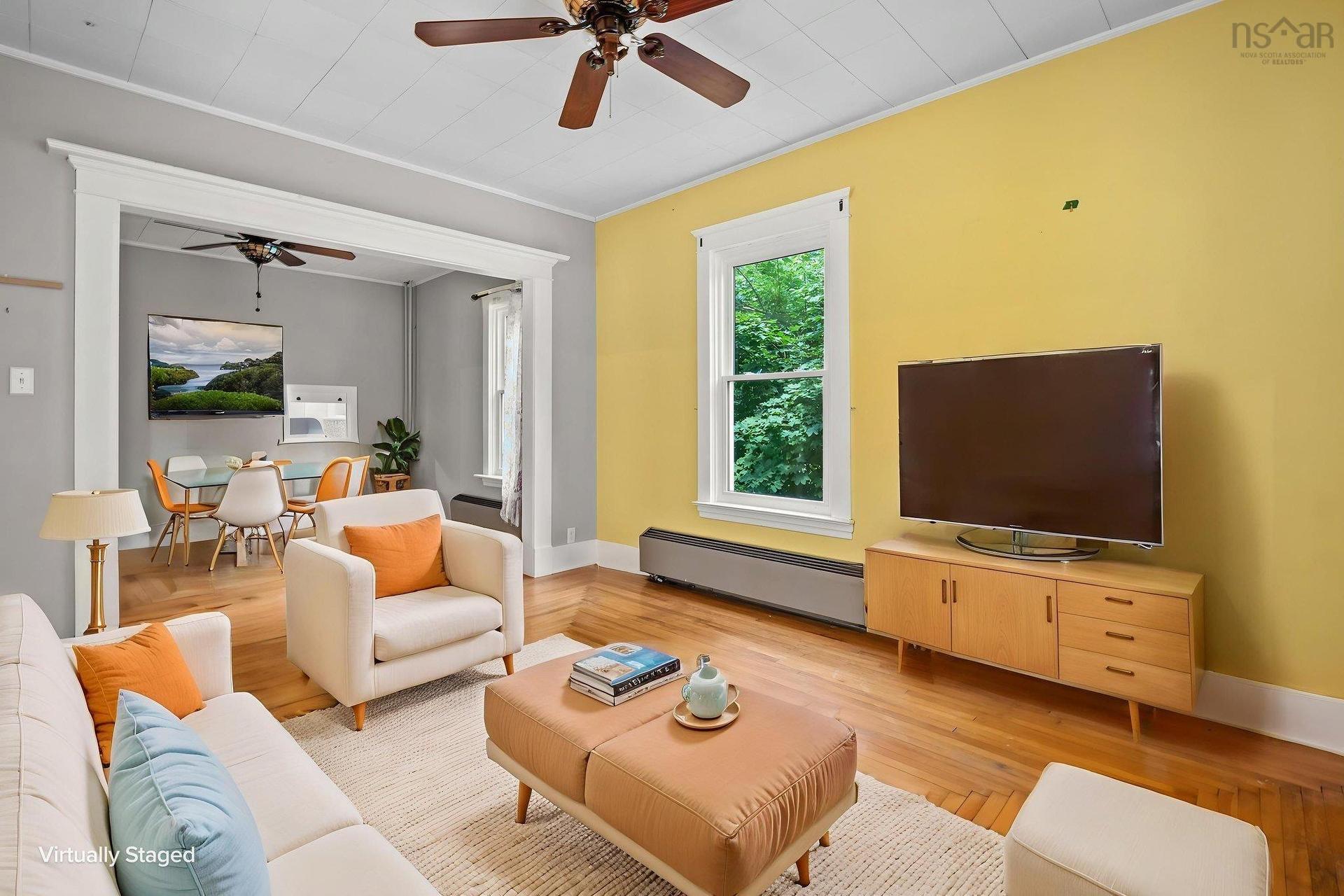 475 Albert Street, Windsor, NS - Indoor Photo Showing Living Room