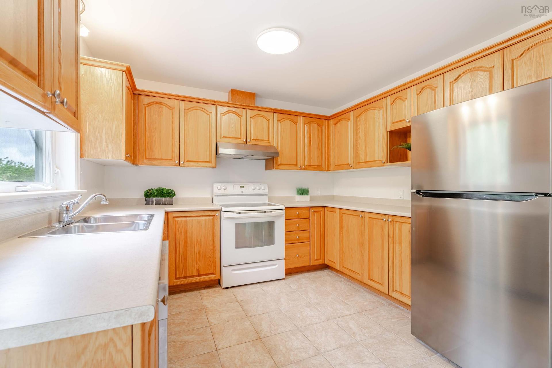 560 Parkland Drive, Halifax, NS - Indoor Photo Showing Kitchen With Double Sink